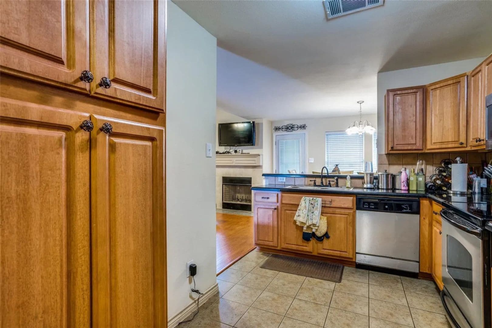 Euless House: 12629 Oceanside Dr