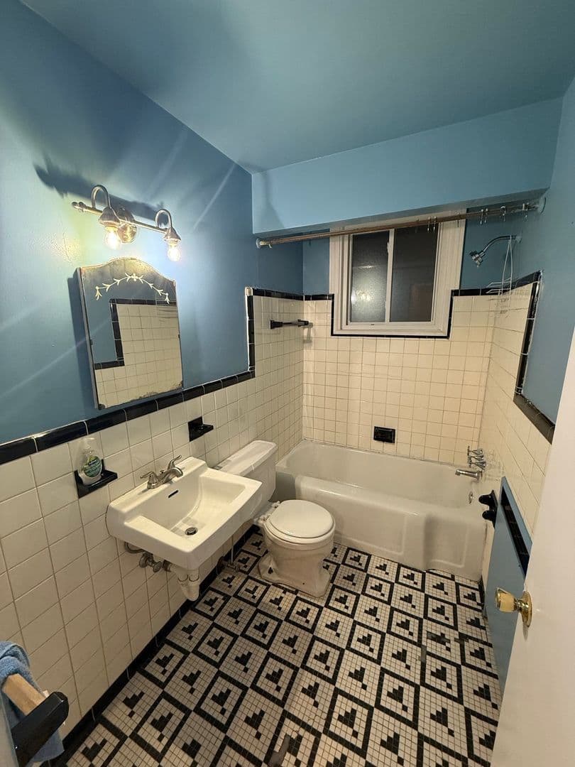 Warren Townhome: 20934 Van Dyke Ave