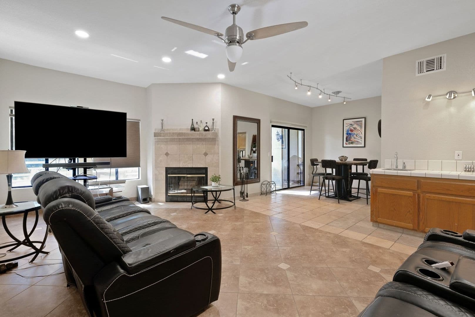 Bakersfield Townhome: 14500 Las Palmas Dr