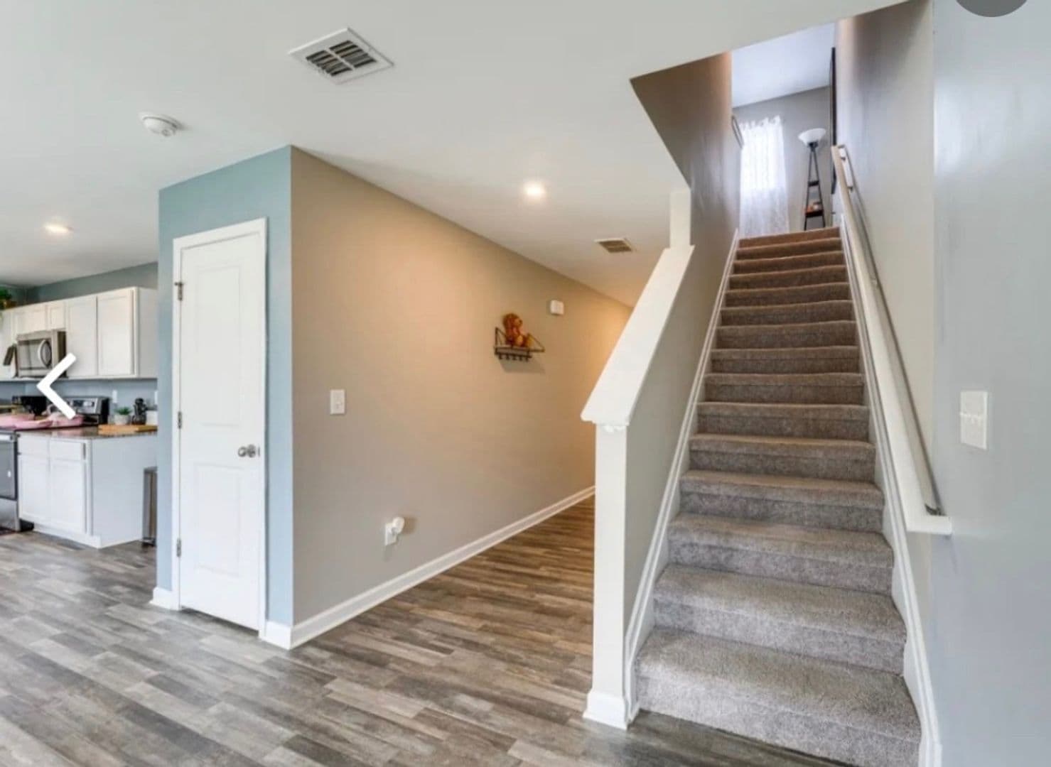 Macon House: 212 Hawthorn Trl