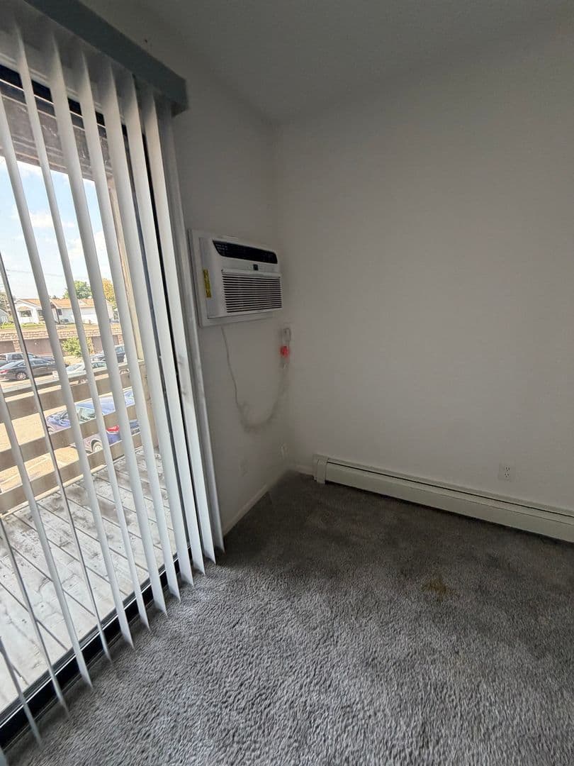 Mound Condo: 4387 Wilshire Blvd