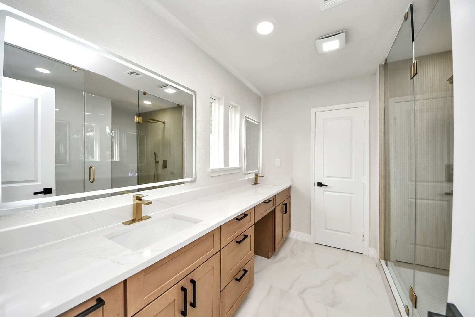 Houston House: 10806 Olympia Dr