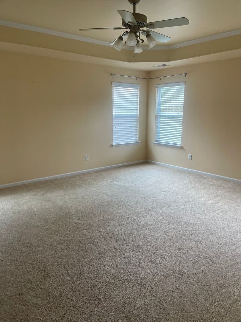 Statesville House: 117 E Heart Pine Ln