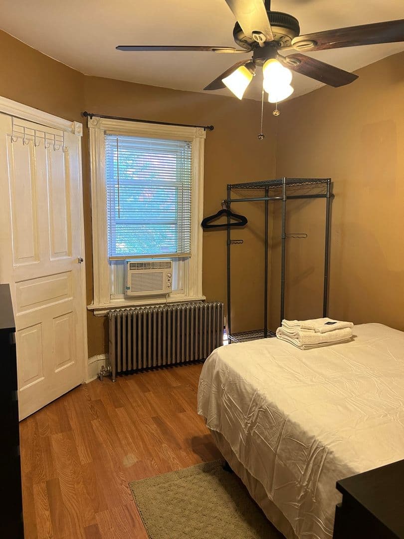 Wilmington House: 7 E 25th St