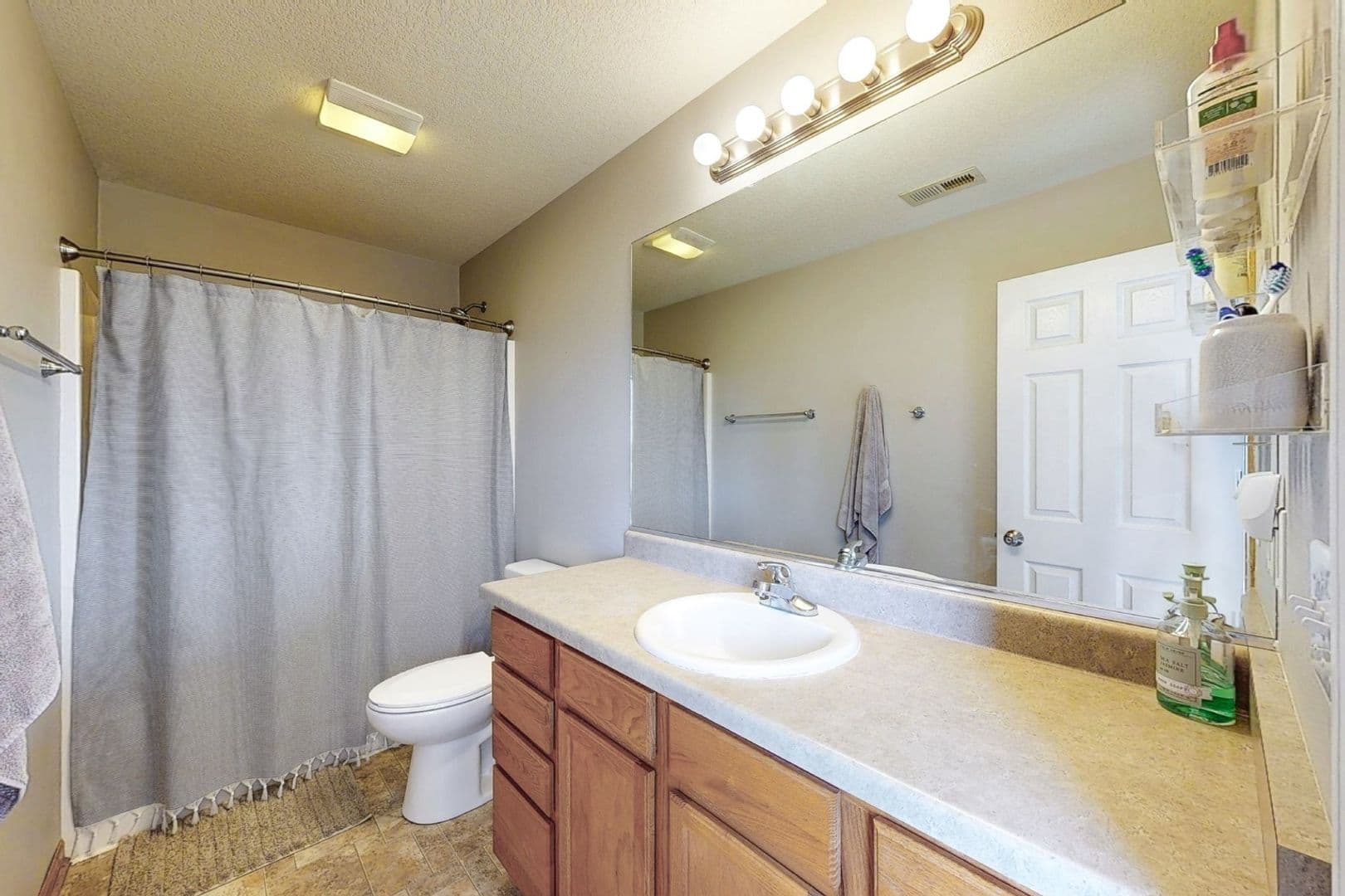 Ankeny House: 5113 Ne Ledgestone Ct