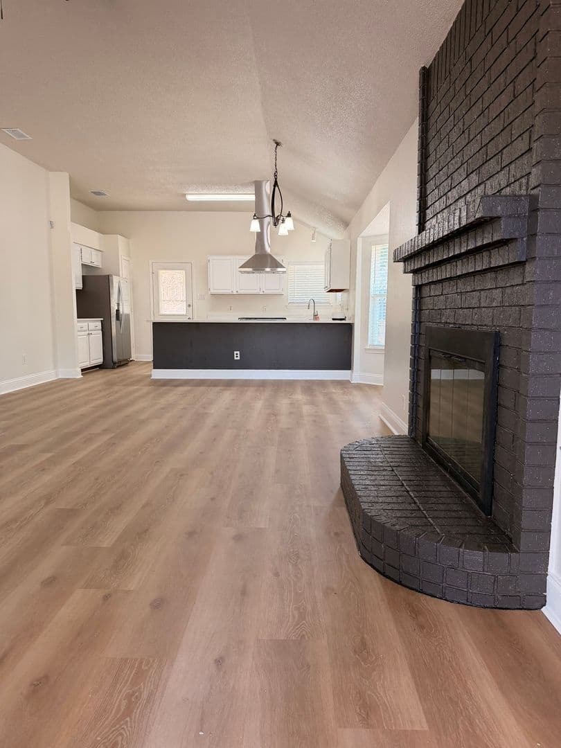 Fort Worth House: 7562 John T White Rd