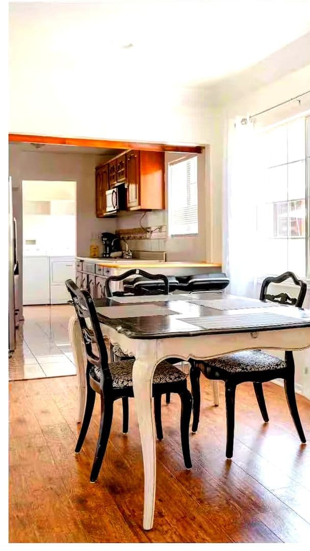 Los Angeles Townhome: 1938 S Palm Grove Ave