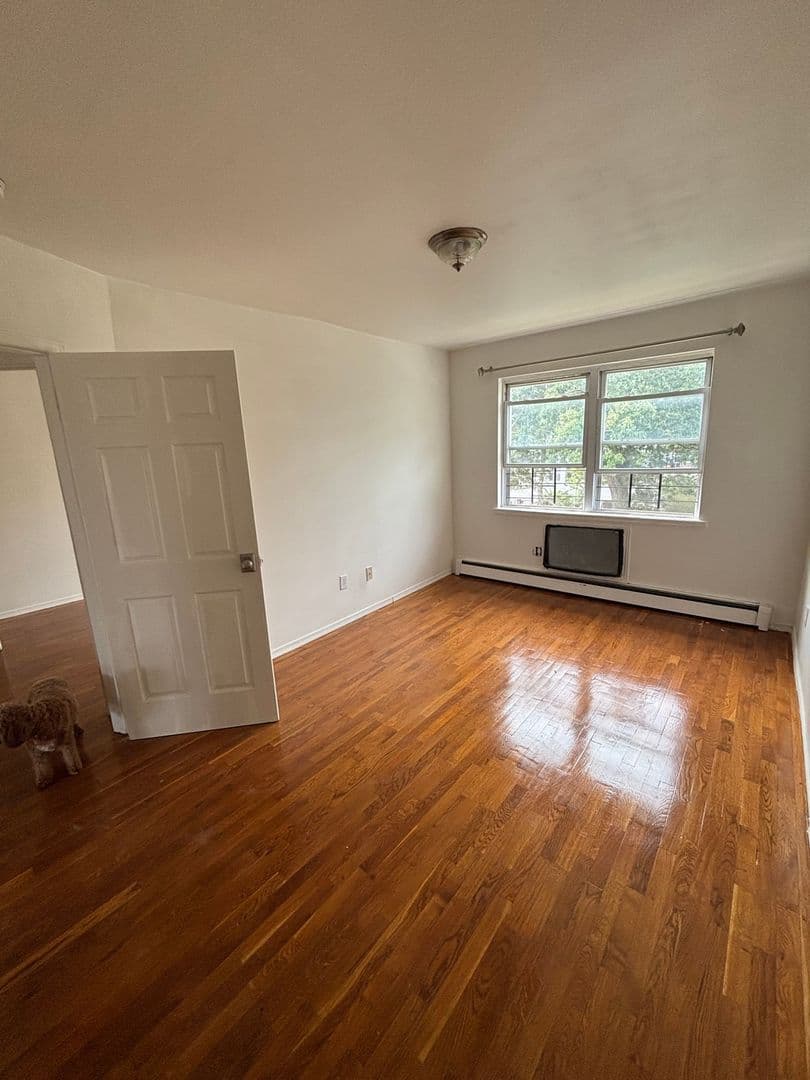 Far Rockaway Townhome: 1035 Gipson St