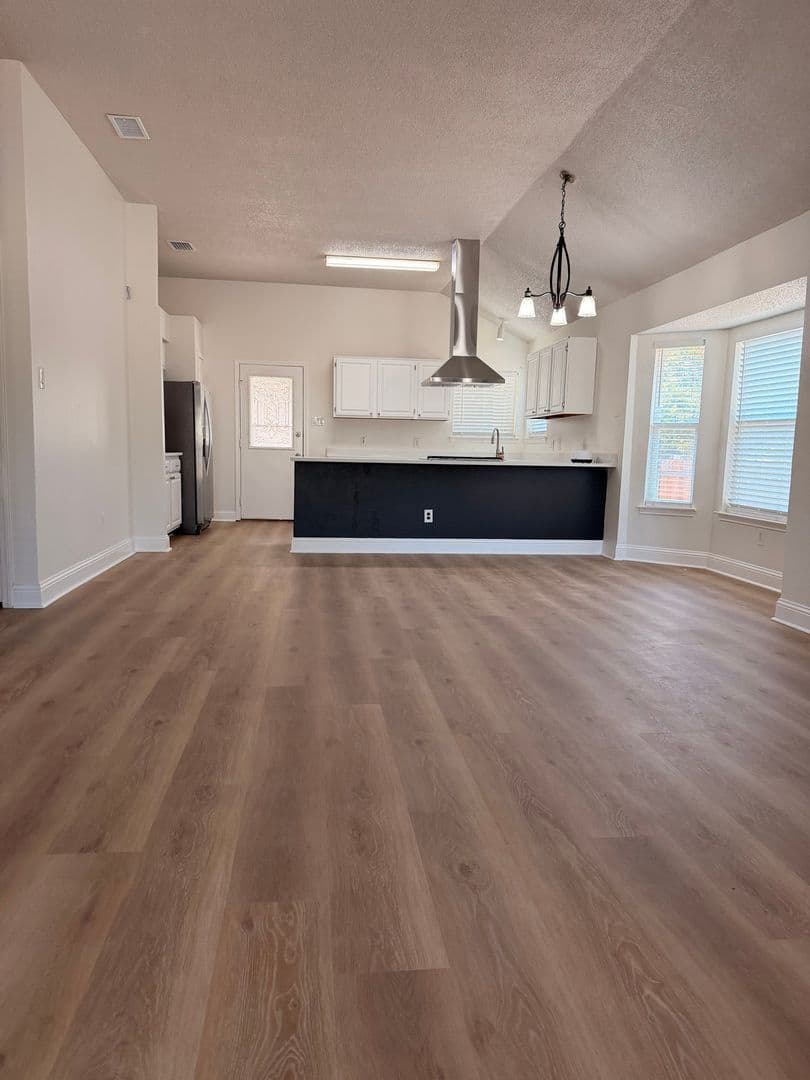 Fort Worth House: 7562 John T White Rd