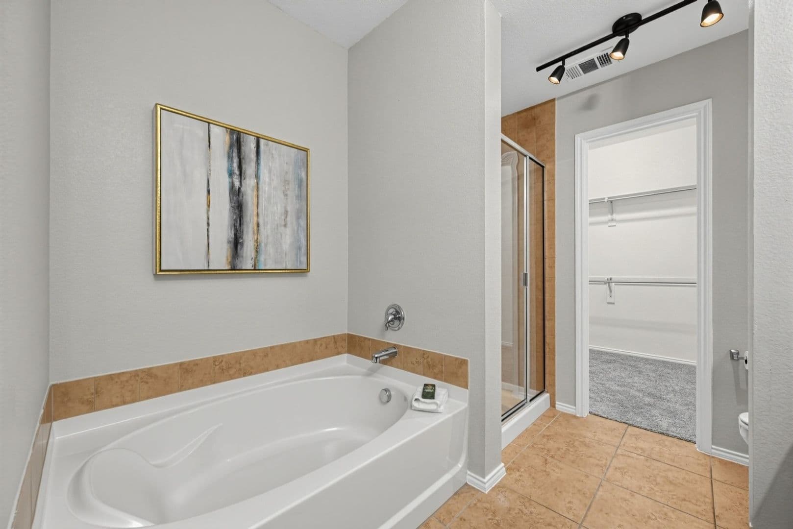 Fort Worth House: 517 High Desert Dr
