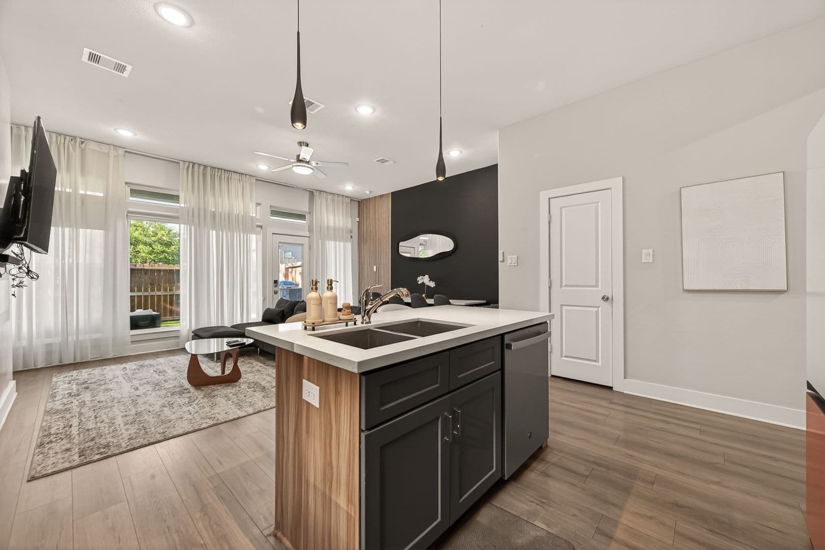 Houston Townhome: 4221 Galesburg St
