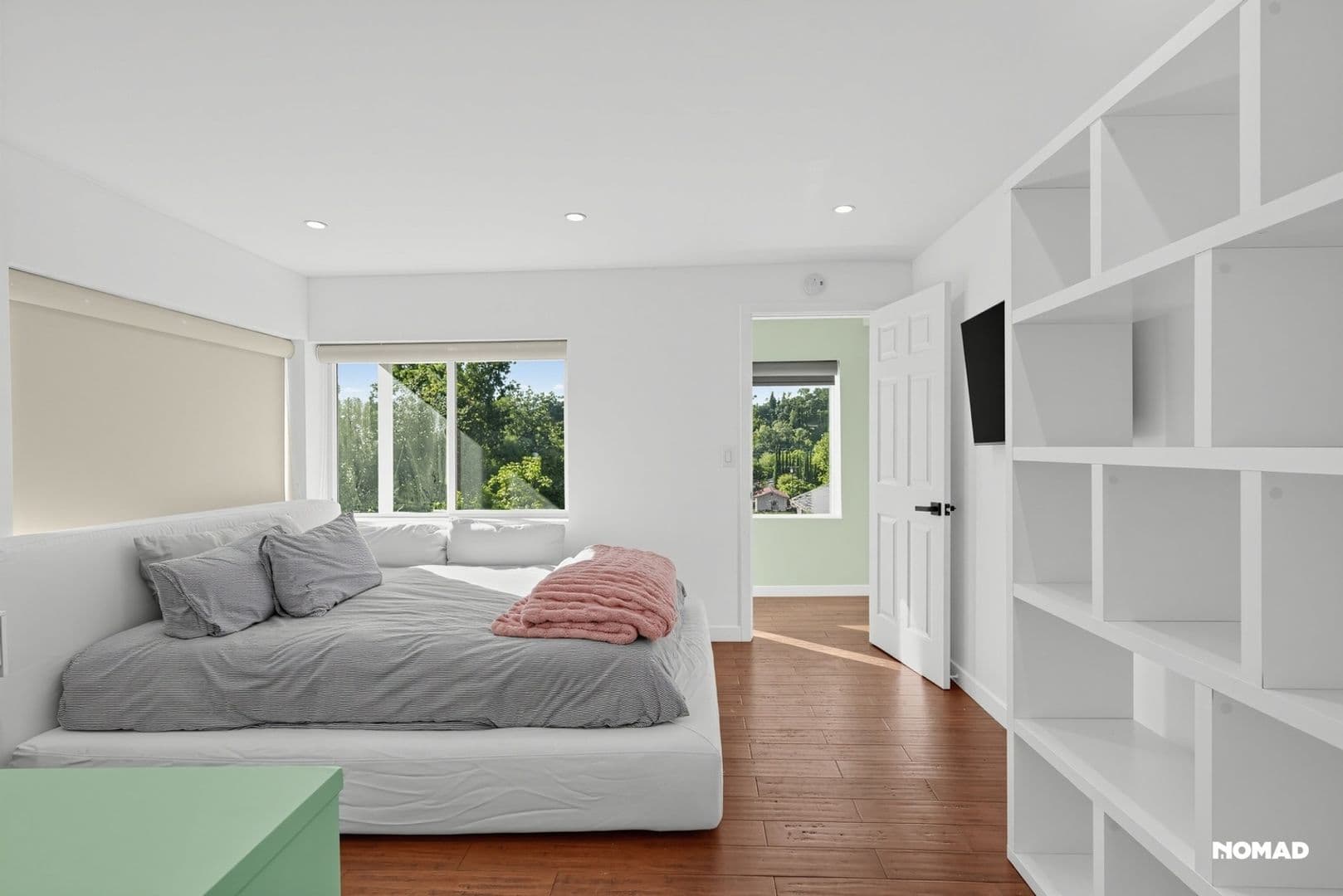 Los Angeles House: 4875 Wicopee Ave