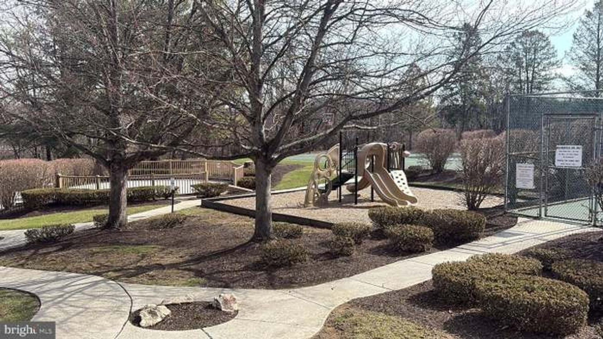 Harrisburg House: 6106 Spring Knl Dr