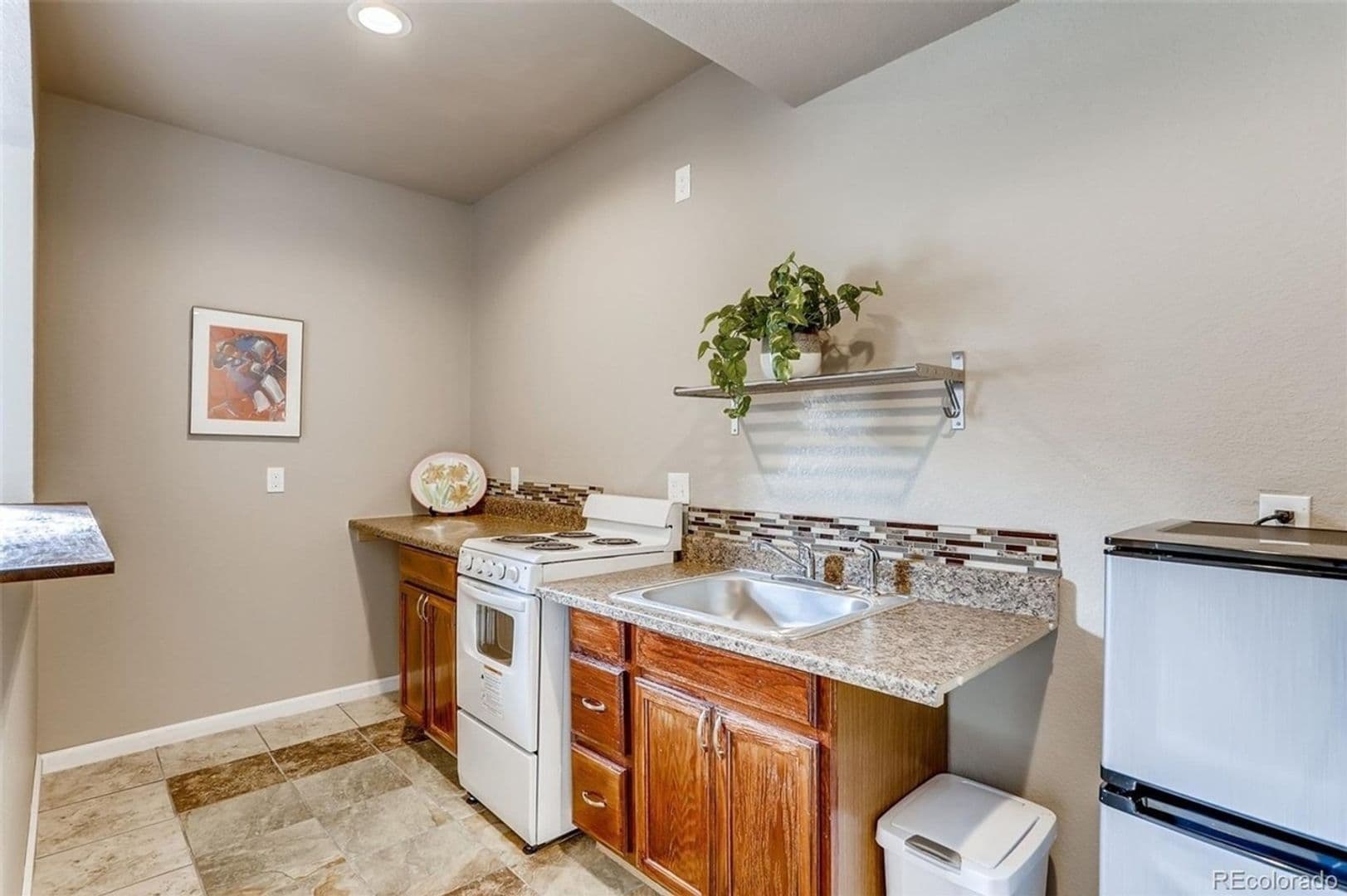 Aurora House: 26926 E Davies Pl