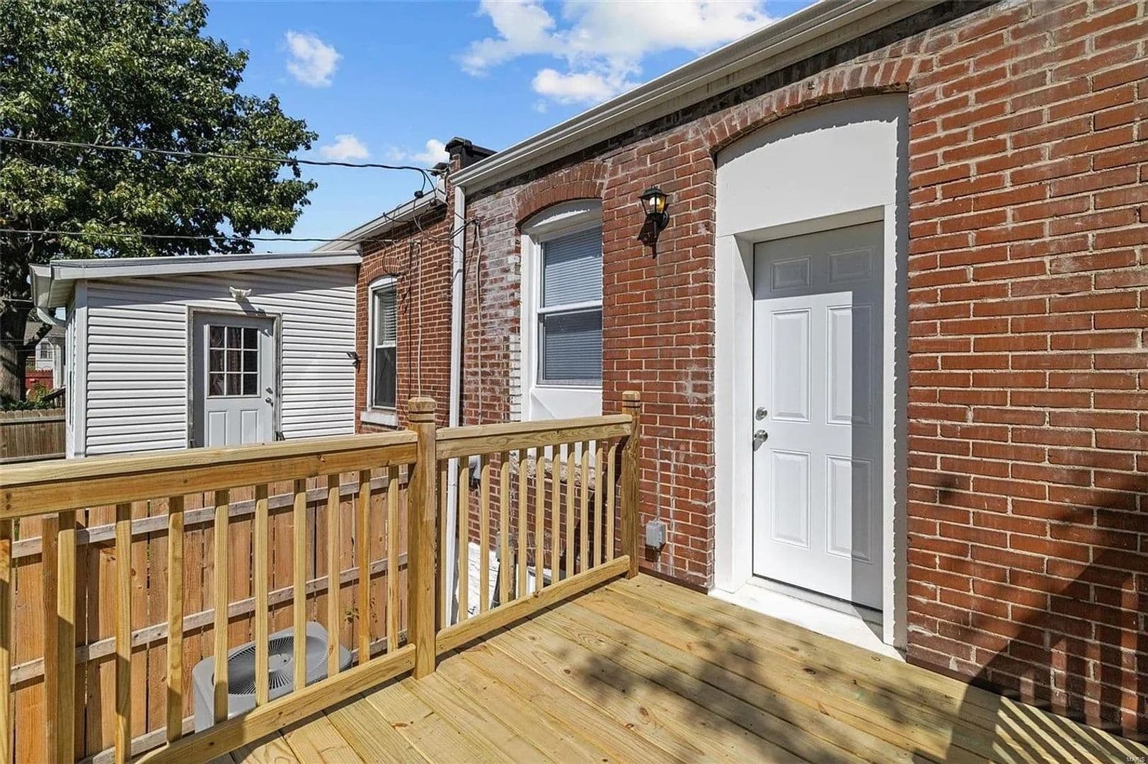 Saint Louis House: 4406 Ellenwood Ave