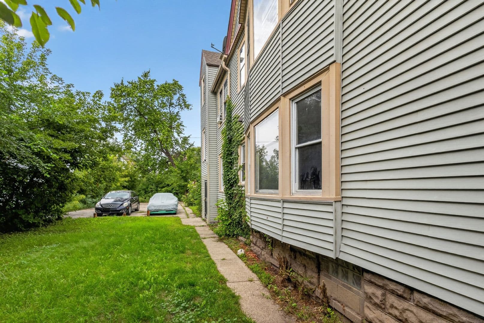 Milwaukee Townhome: 2335 N 16th St