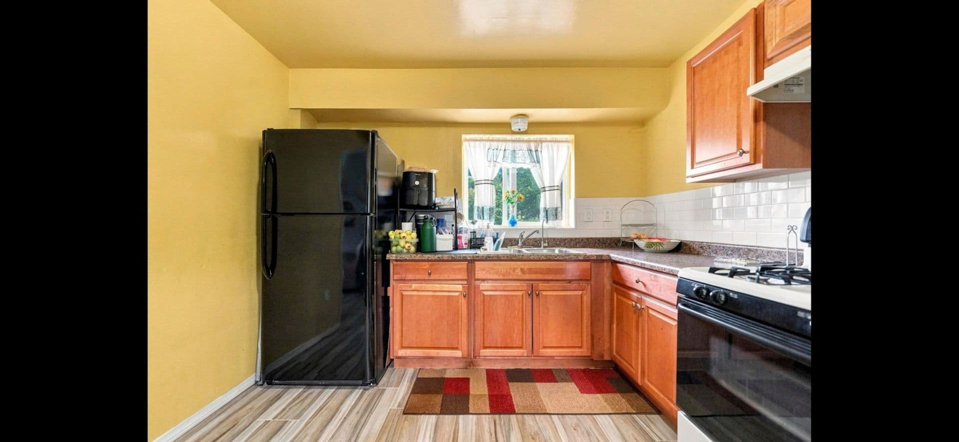 Banning House: 831 W George St