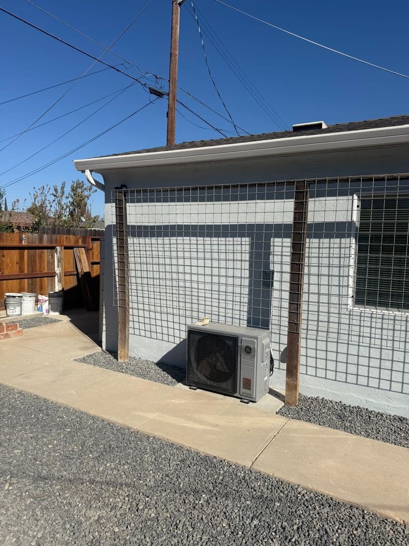 Modesto House: 1825 Roble Ave