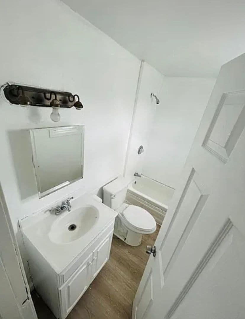 Buffalo Townhome: 327 Hampshire St