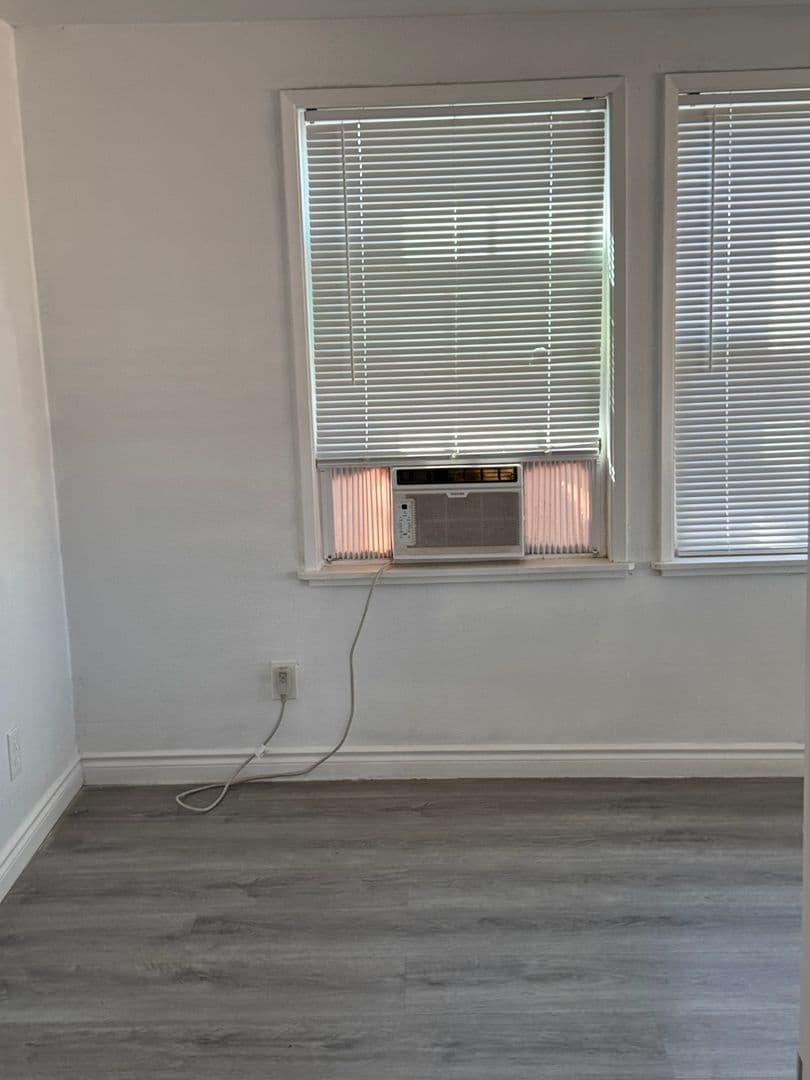 Visalia House: 16544 Avenue 291