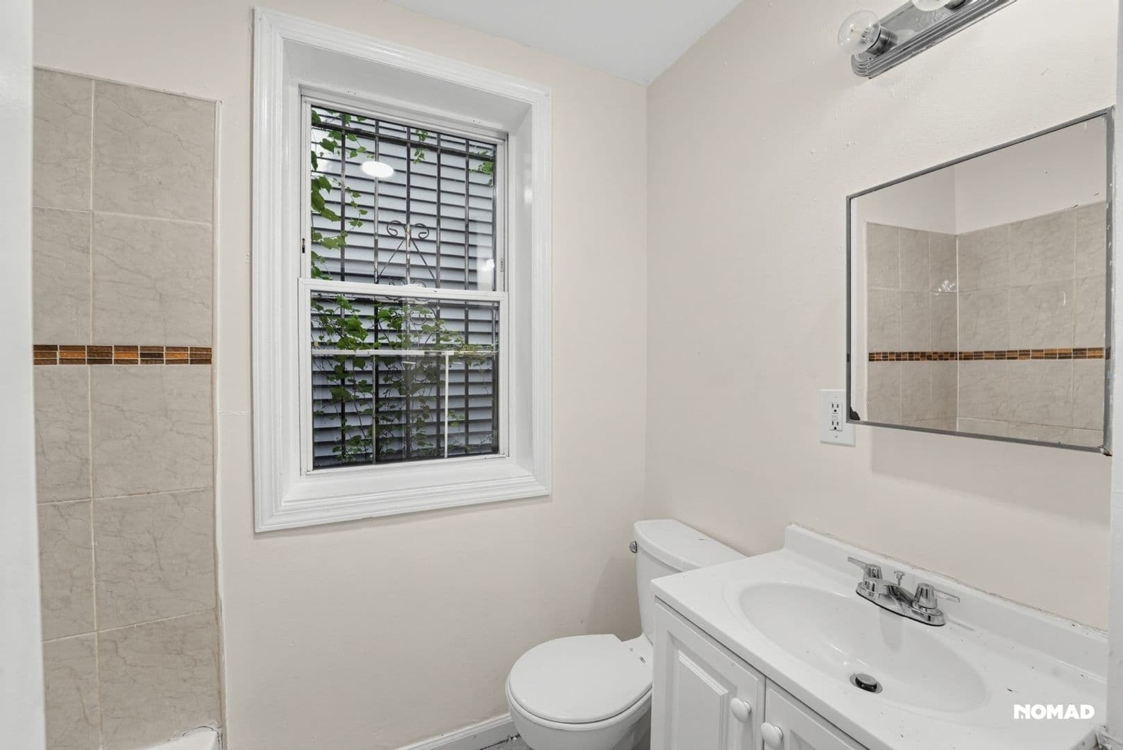 Newark Townhome: 72 Norwood St