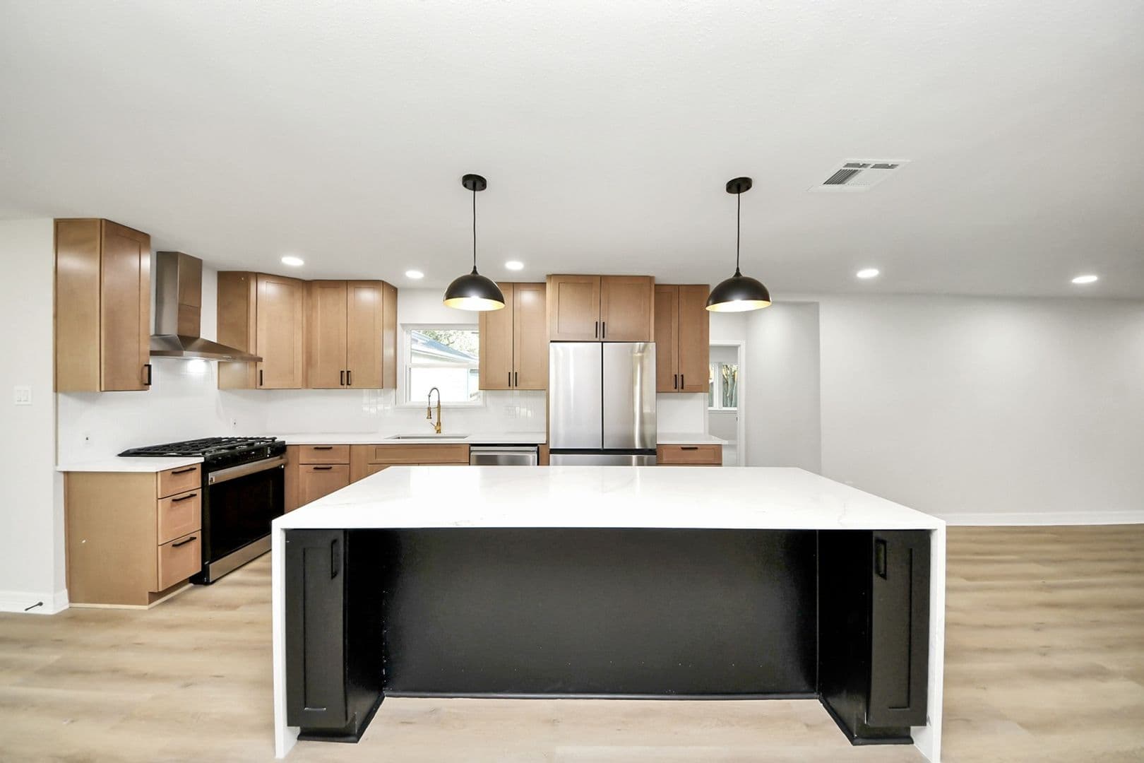 Houston House: 10806 Olympia Dr