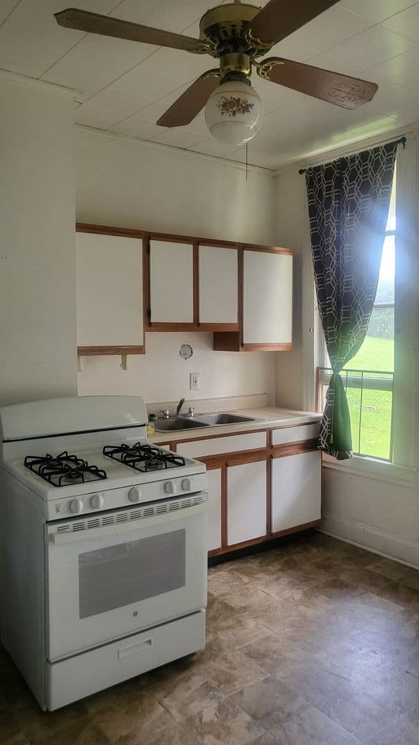 East Mc Keesport Townhome: 1130 Broadway Ave