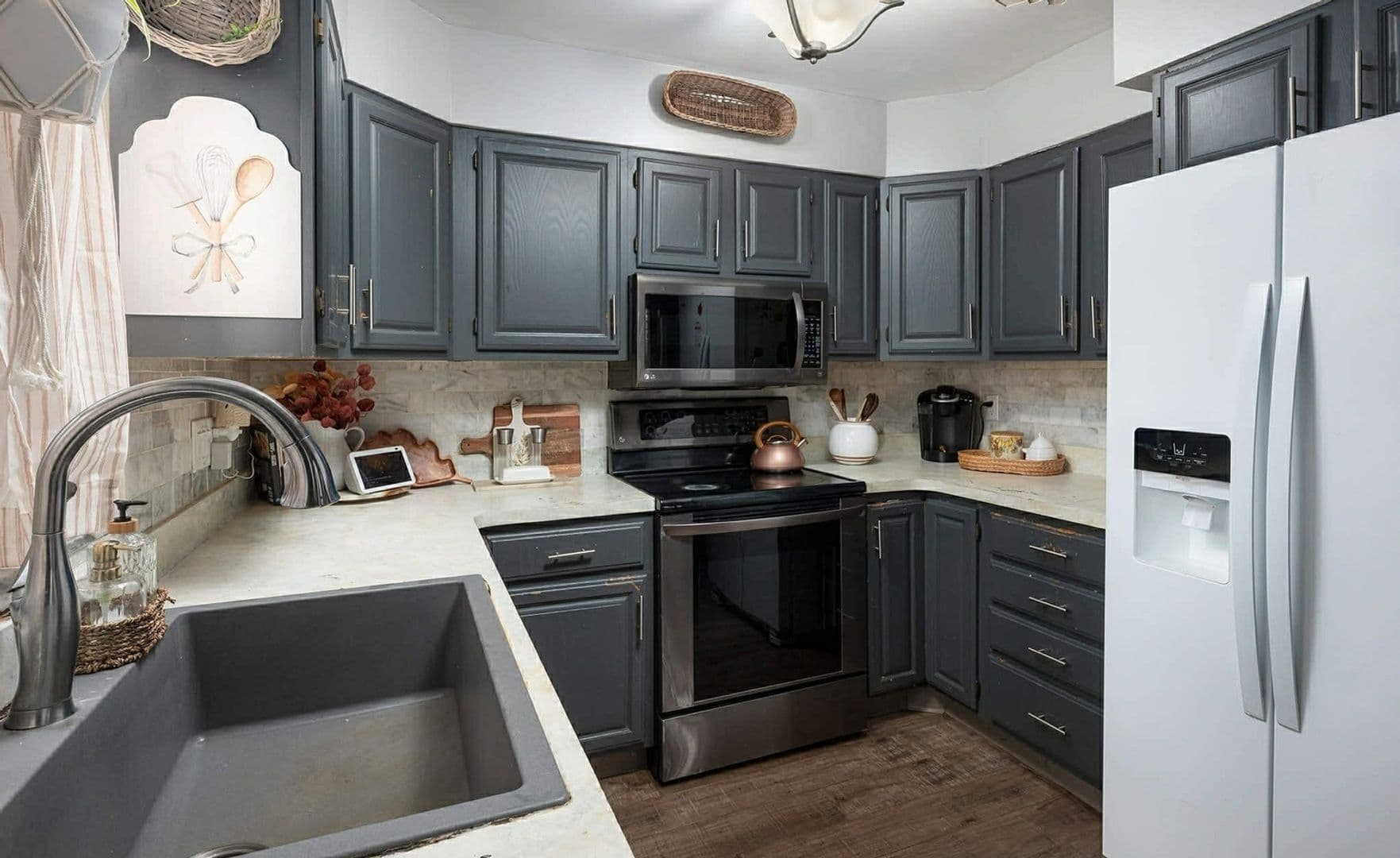 Charleston House: 604 Bendview Dr