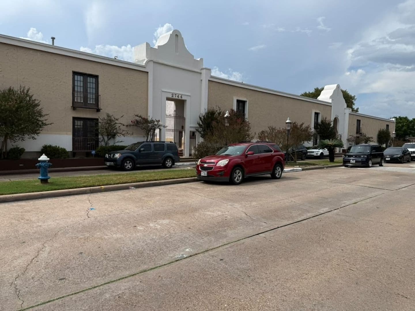 Houston Condo: 2744 Briarhurst Dr