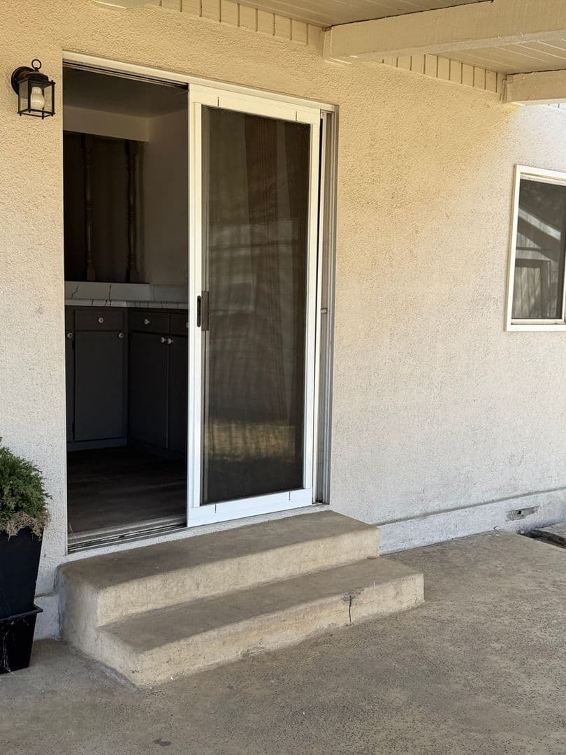 Visalia House: 16534 Avenue 291