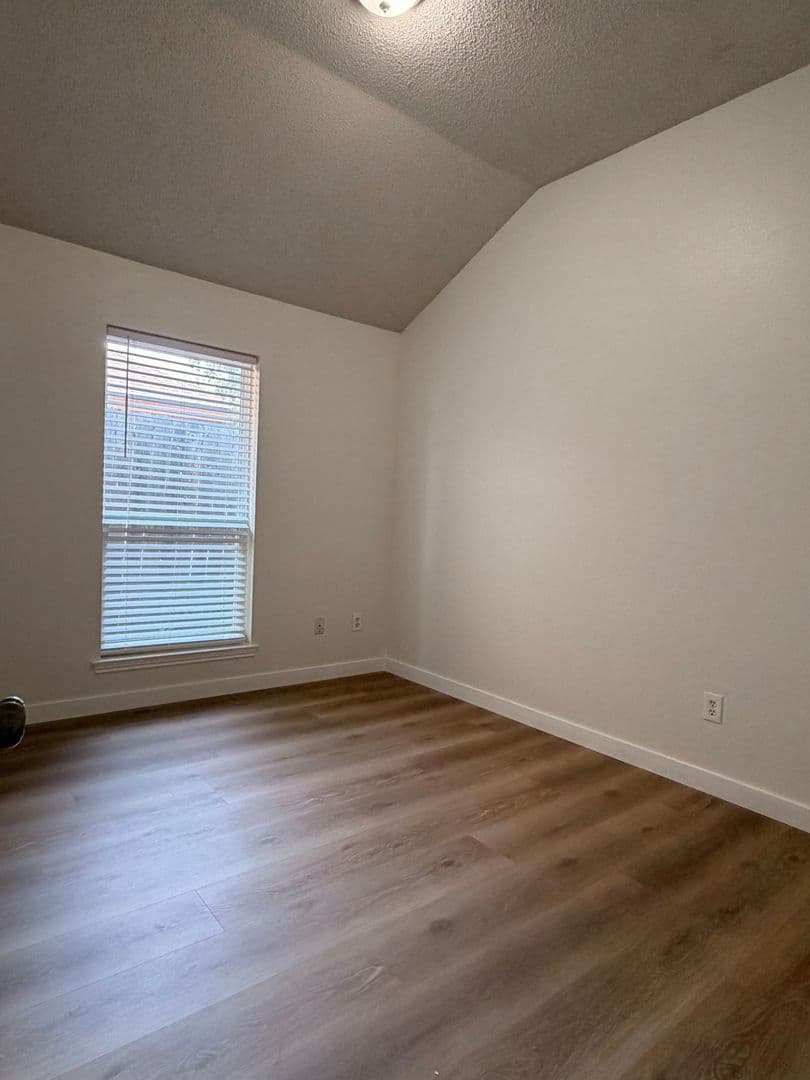 Fort Worth House: 7562 John T White Rd