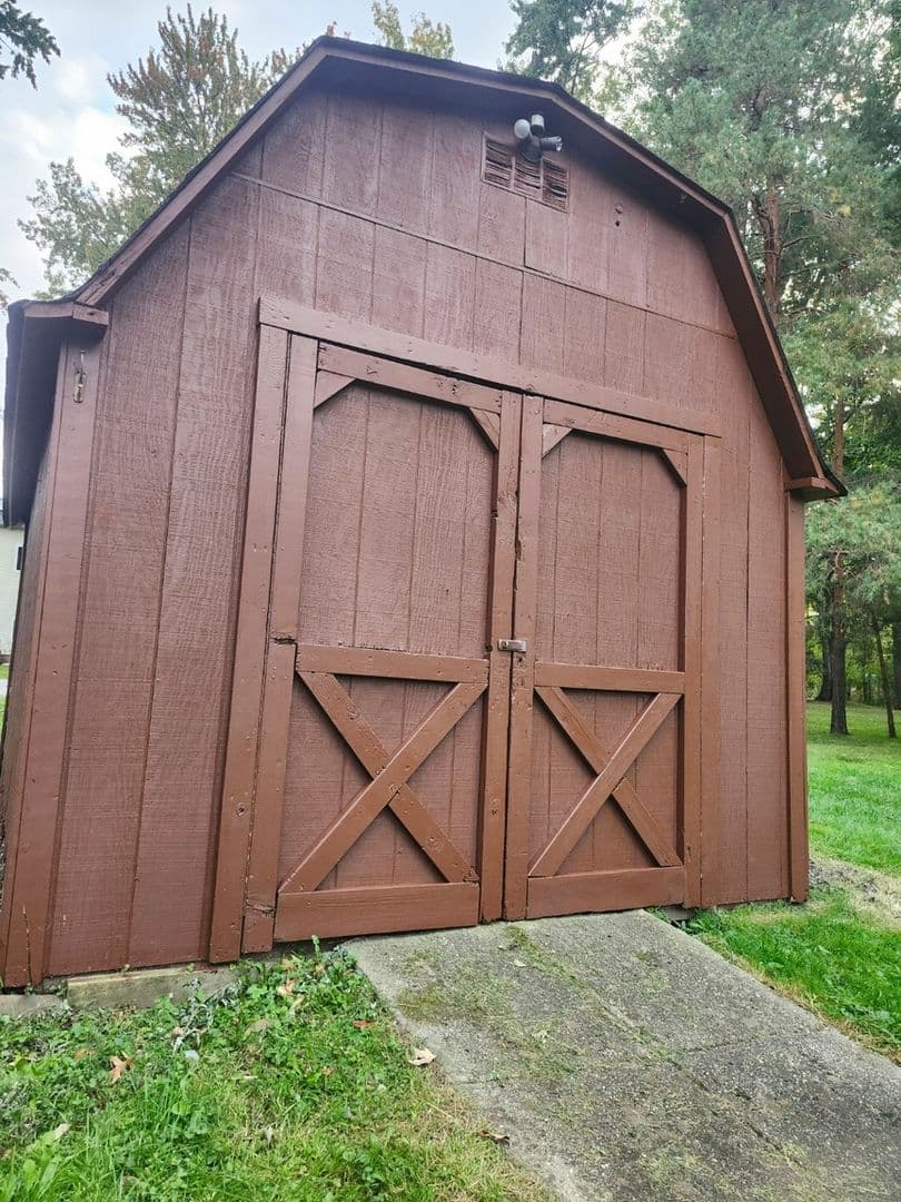 Westlake House: 2960 Bradley Rd