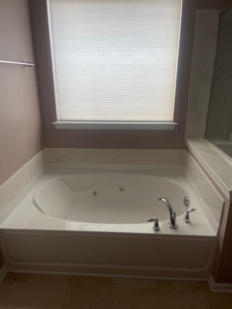 Statesville House: 117 E Heart Pine Ln