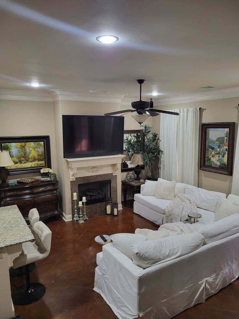 Lafayette House: 304 Barataria Bay Pt