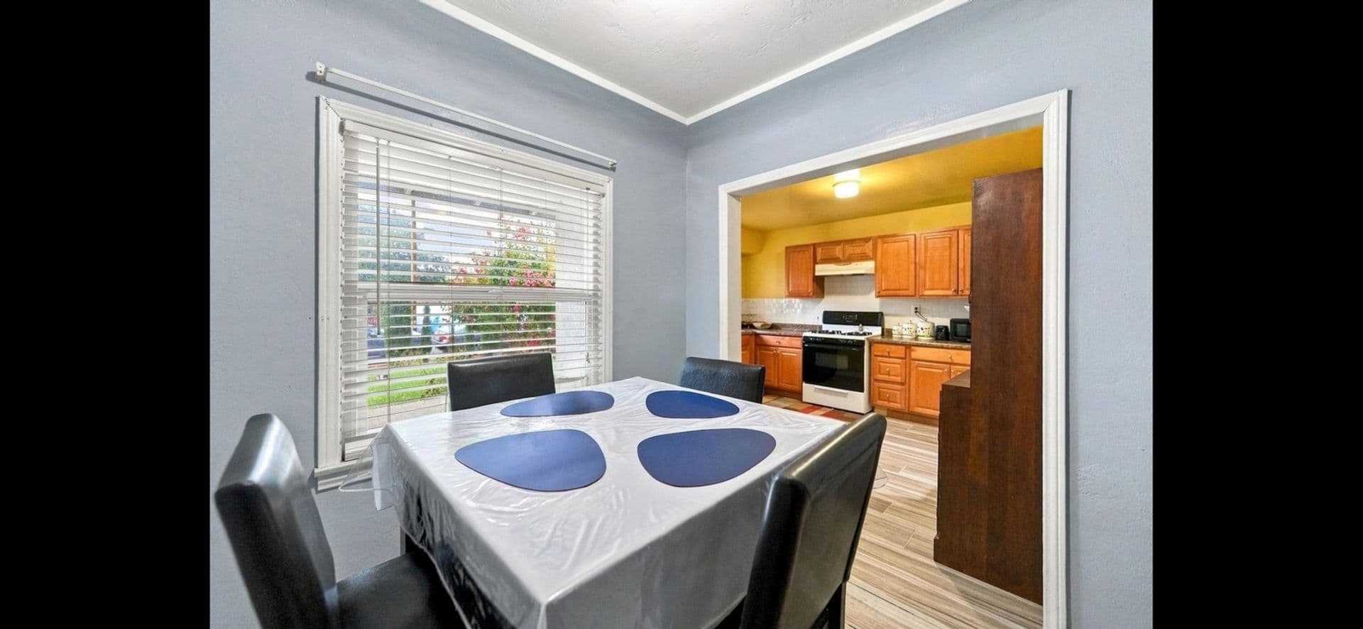 Banning House: 831 W George St