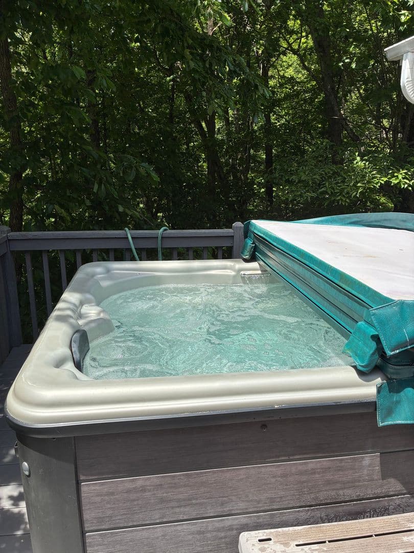 Waynesville House: 872 Mountainside Dr