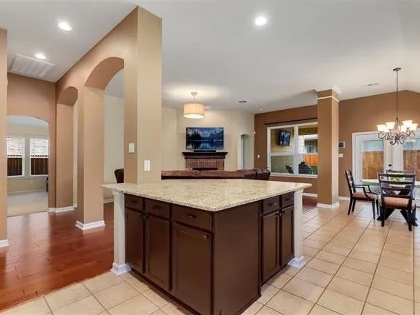 Fort Worth House: 4129 Broken Bend Blvd