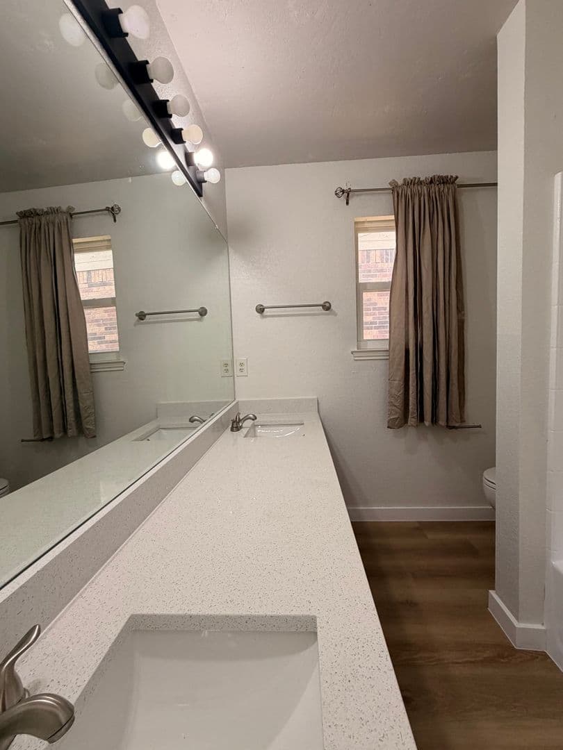 Fort Worth House: 7562 John T White Rd