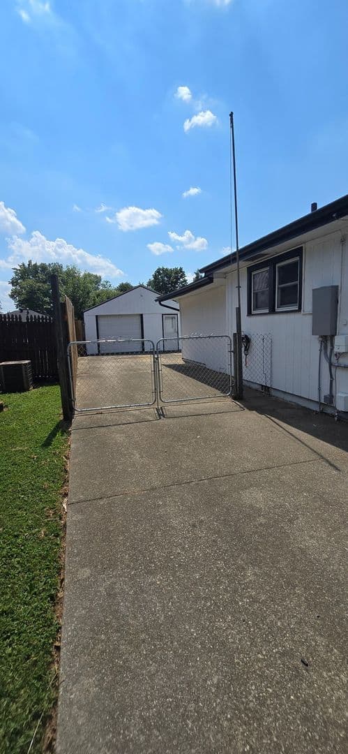 Louisville House: 2612 Franklin Ave