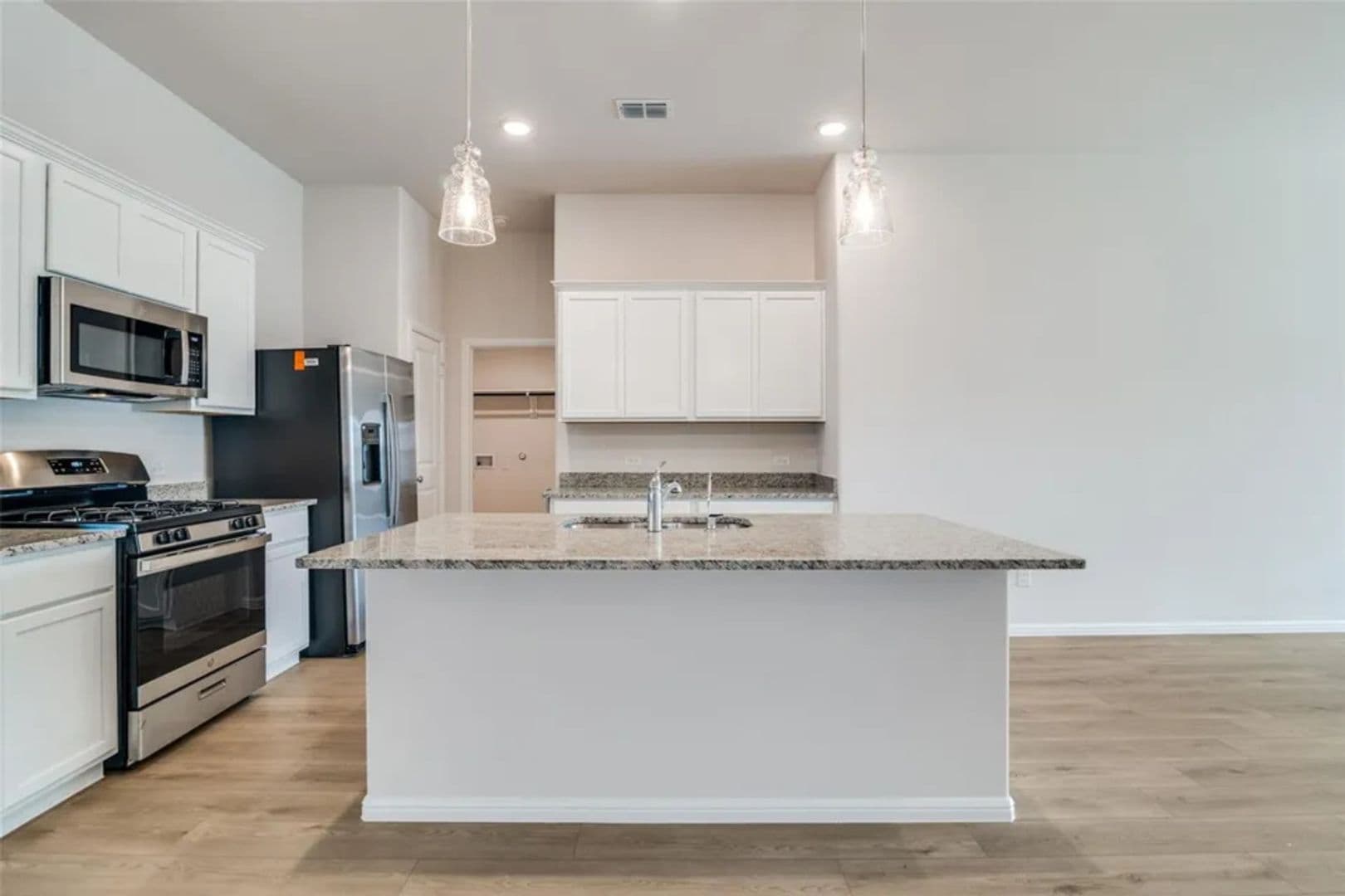 Royse City House: 213 Corcovado Ave
