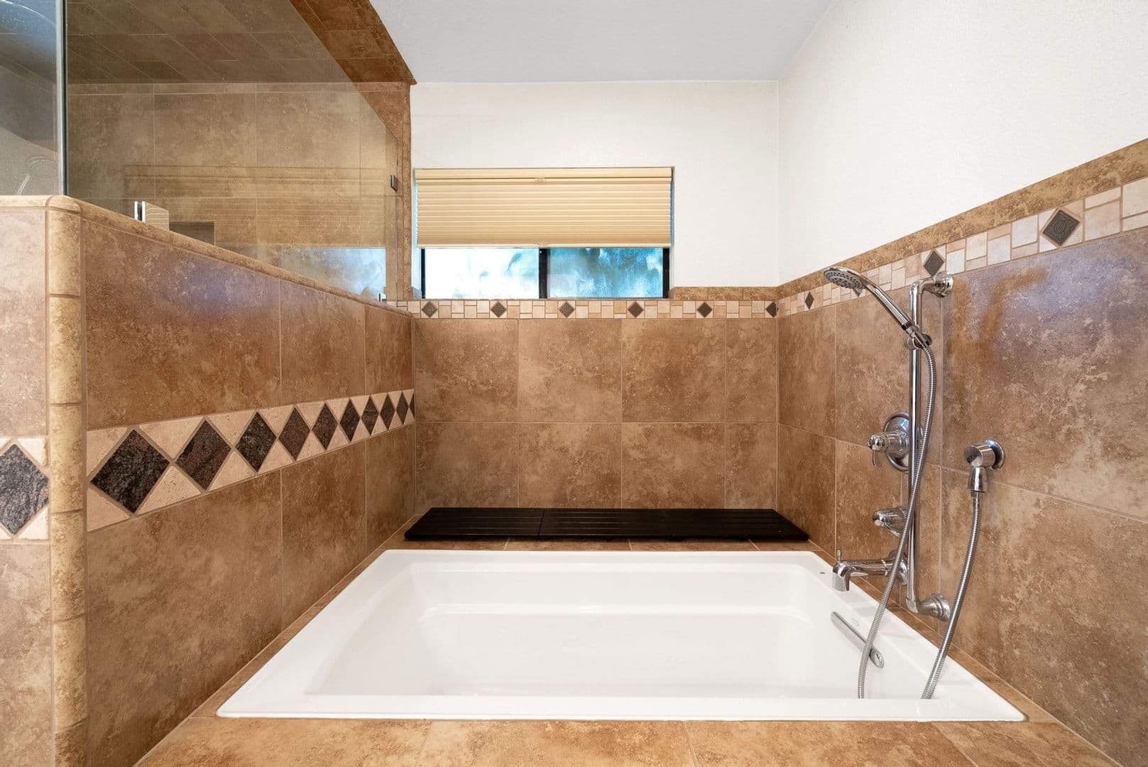 Bakersfield Townhome: 14500 Las Palmas Dr
