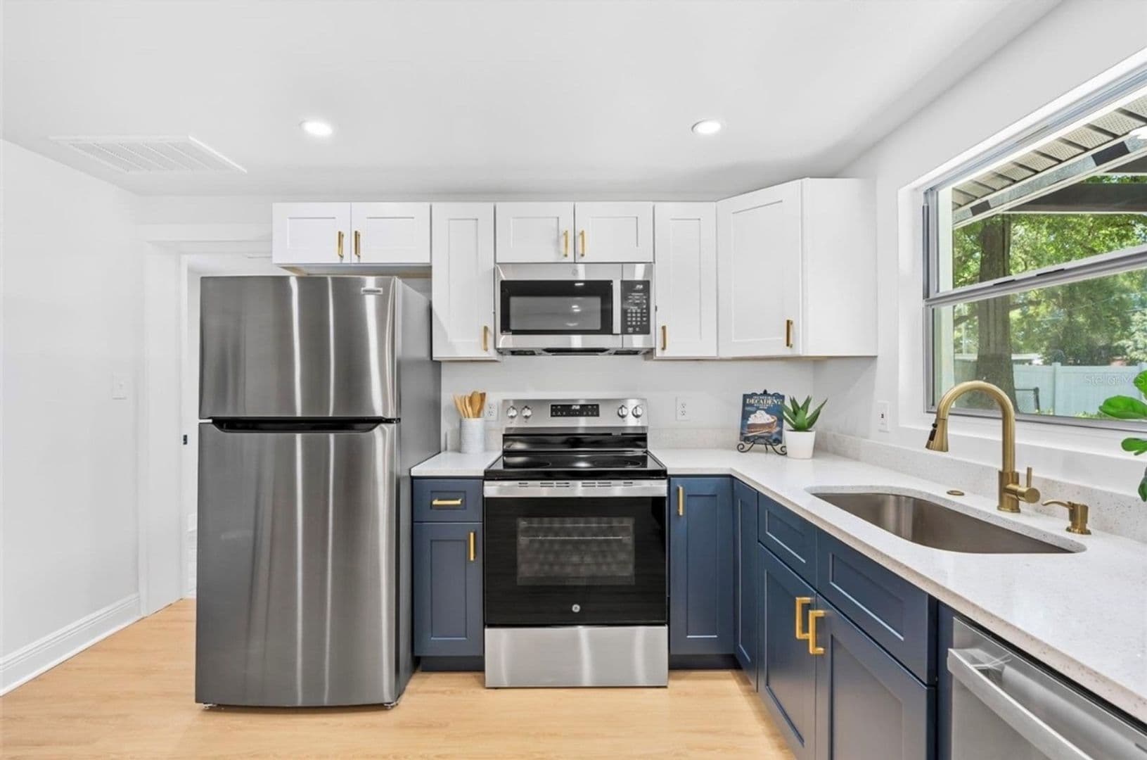 Tampa House: 1517 E Giddens Ave