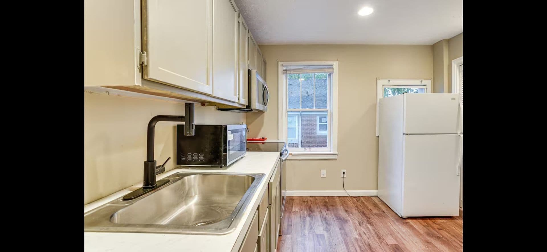 Louisville Townhome: 637 S 44th St