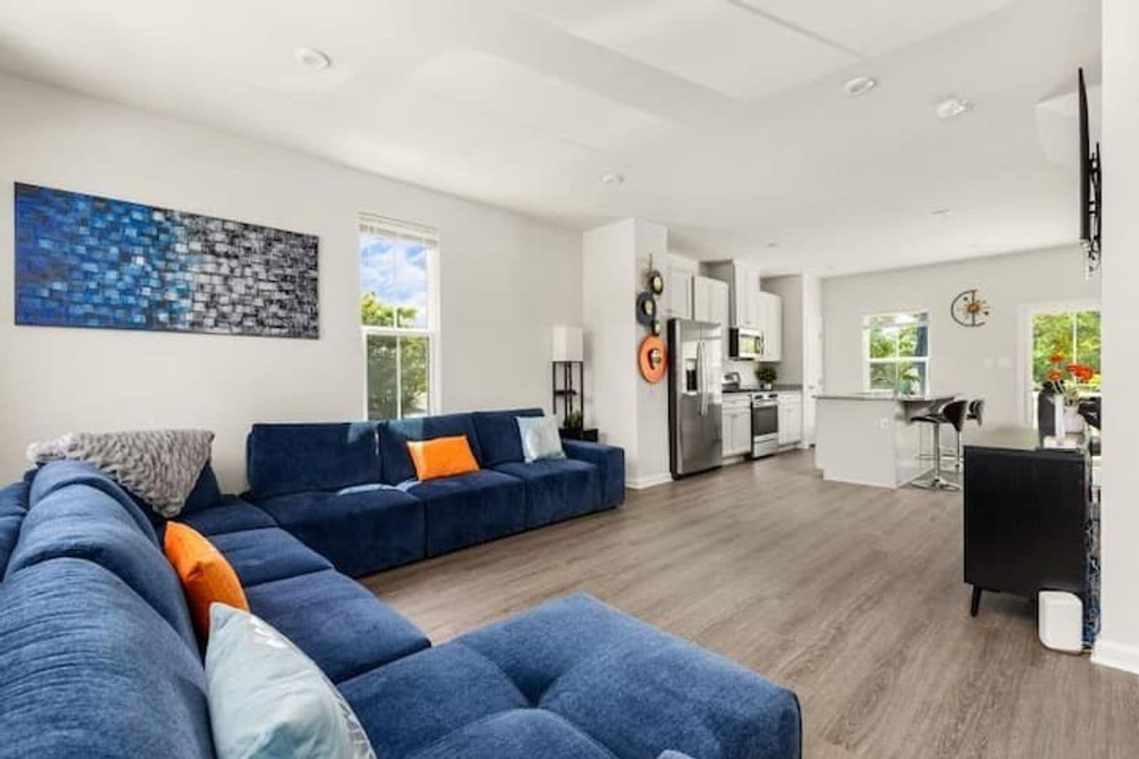 Portsmouth House: 207 Falcon Ave