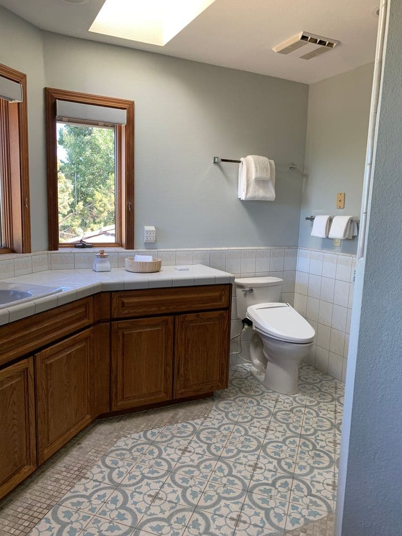 Bend House: 2889 Nw Starview Dr