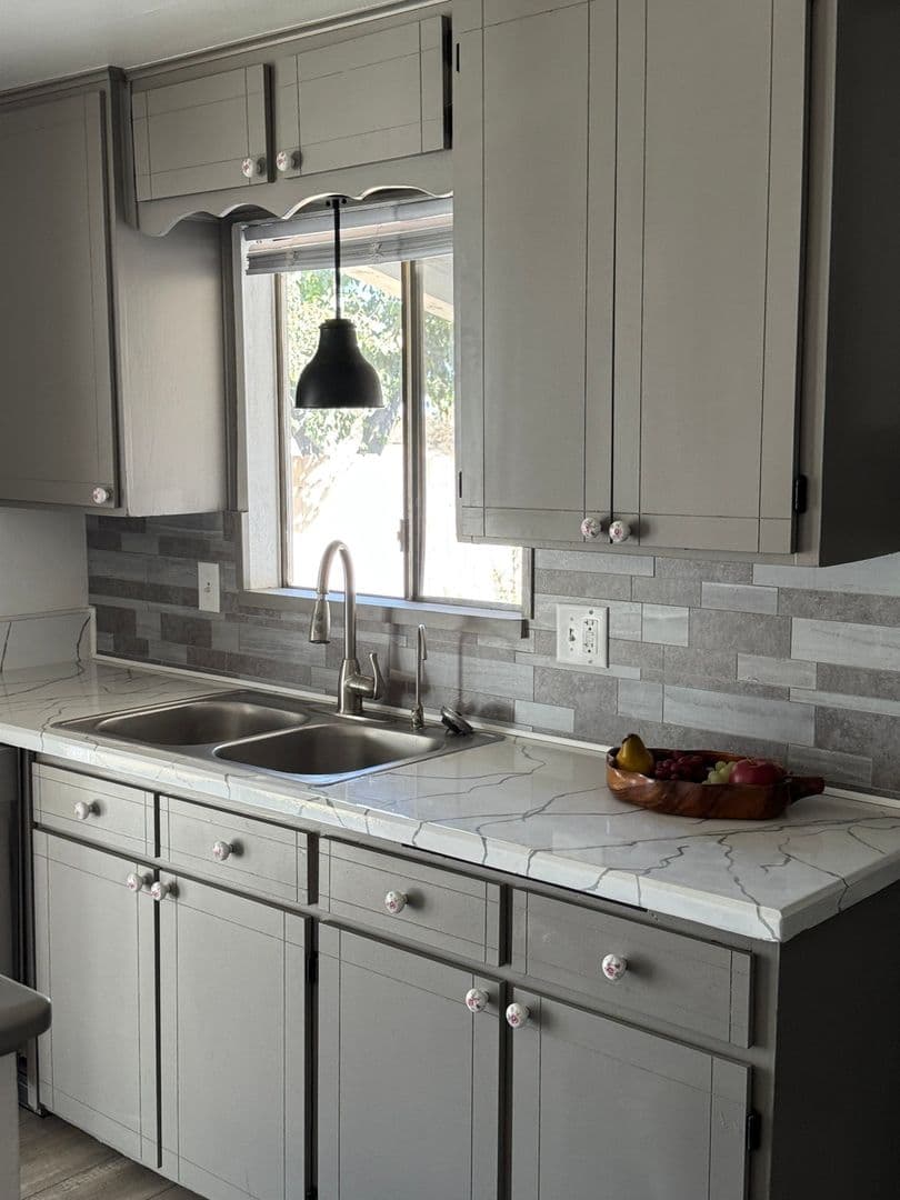 Visalia House: 16534 Avenue 291