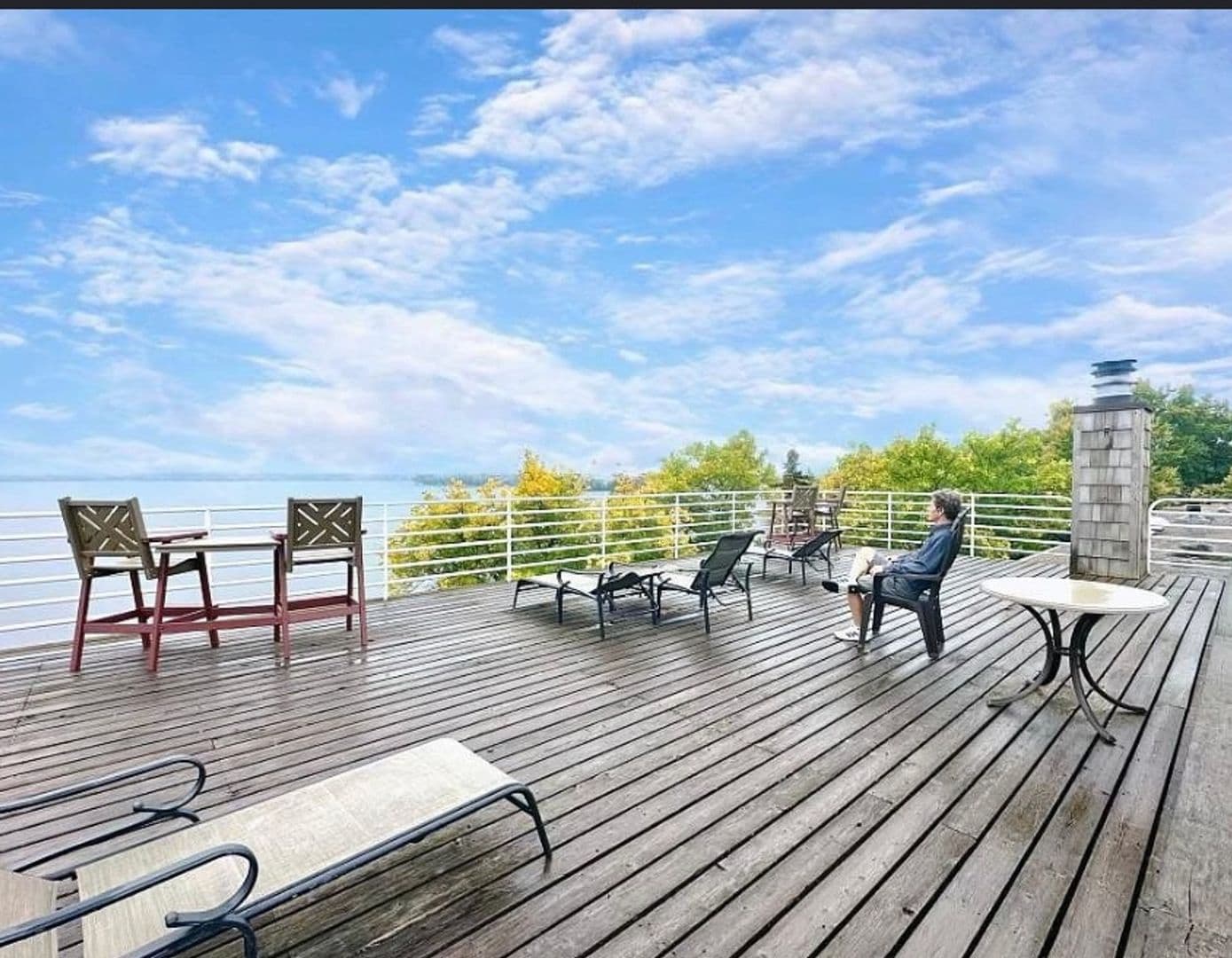Mound Condo: 4387 Wilshire Blvd