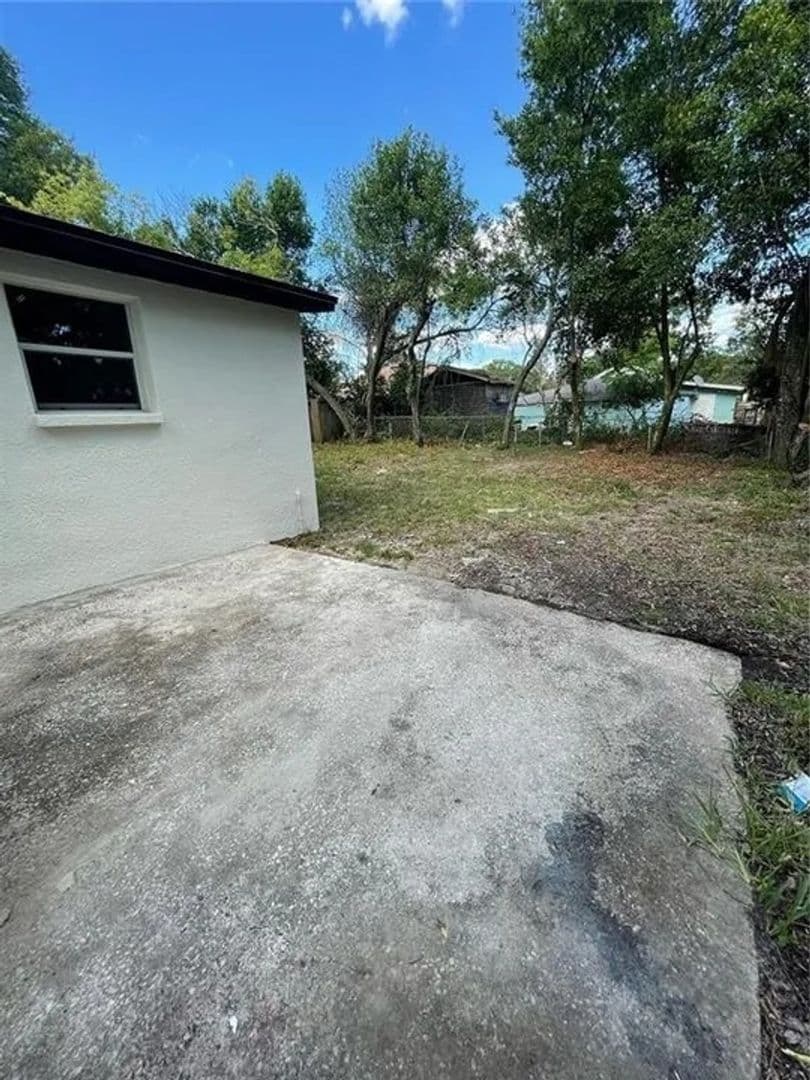 Tampa House: 8403 N Semmes St