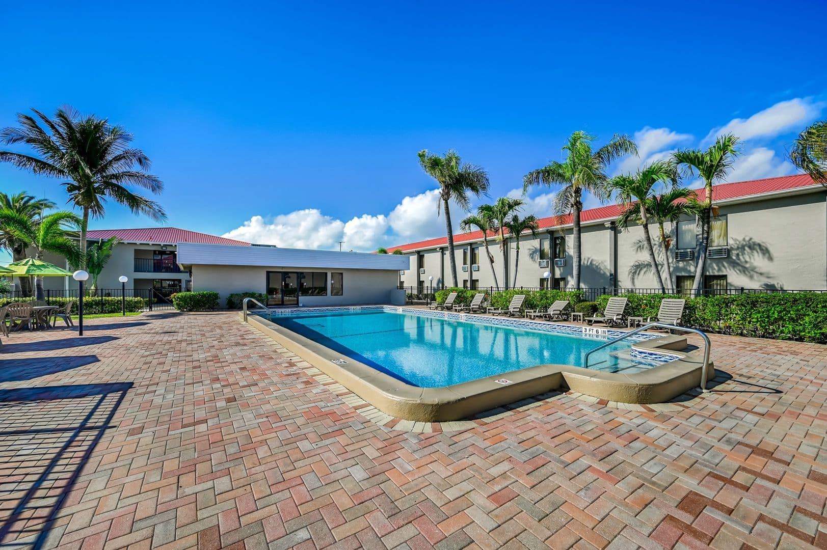 Fort Myers Condo: 4760 S Cleveland Ave