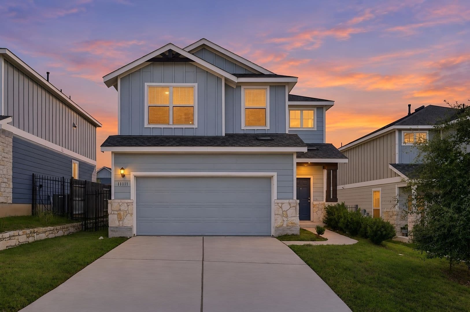 Manor House: 11111 Mestengo Dr